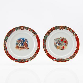 Stefan Lindahl service 46 pcs "Disney" for Fyrklövern late 20th century porcelain.