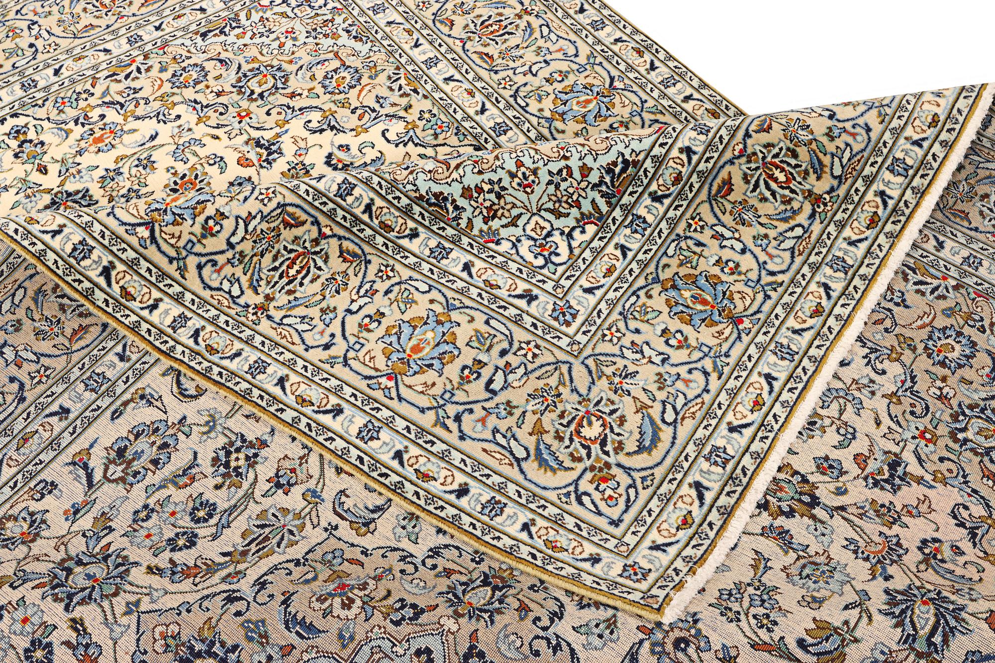 A Kashan carpet, a. 297 x 200 cm.