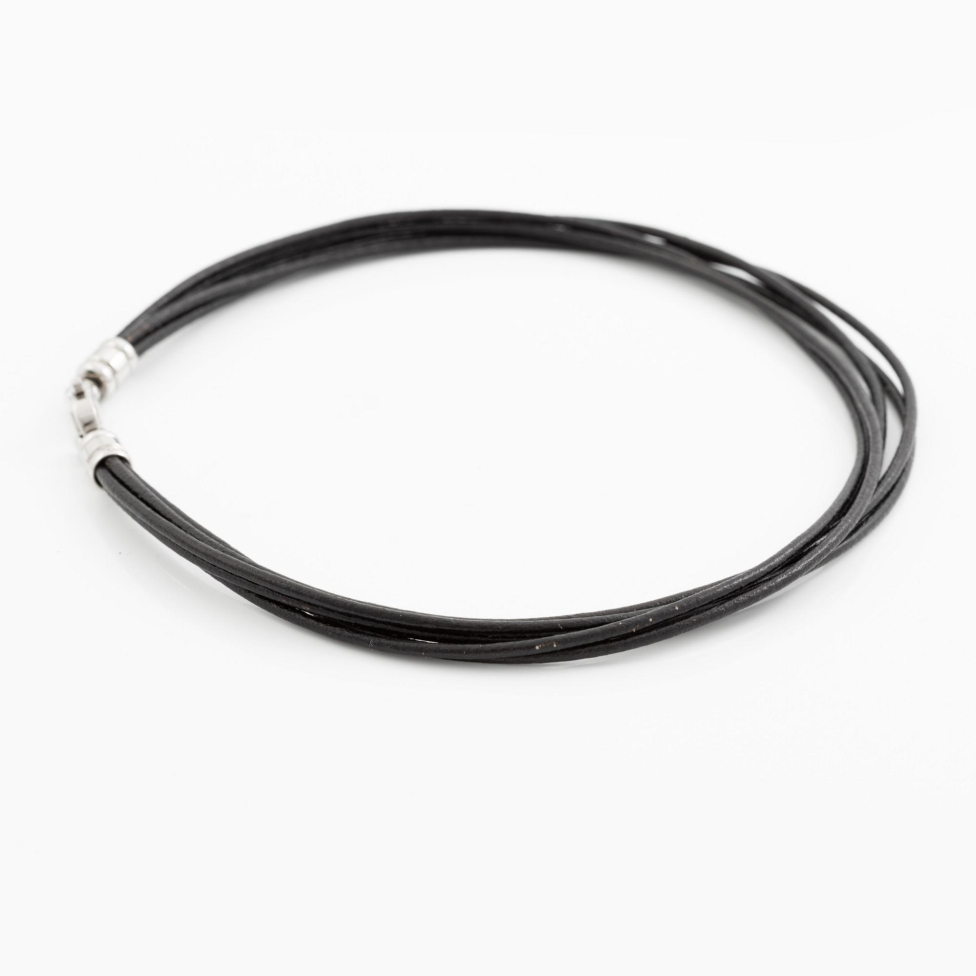 Bulgari collier läder med stållås.