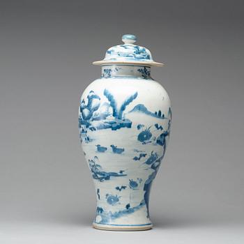 A blue and white porcelain jar with cover, Qing dynasty, Qianlong (1736-95).