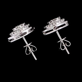 ÖRHÄNGEN, 1 par, 18K vitguld, diamanter tot ca 0.43 ct.