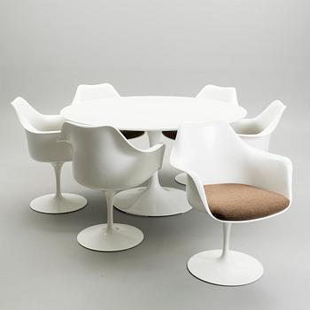 EERO SAARINEN, PÖYTÄ JA 6 TUOLIA. Tulppaani-sarja. Knoll International, 1950-luku.