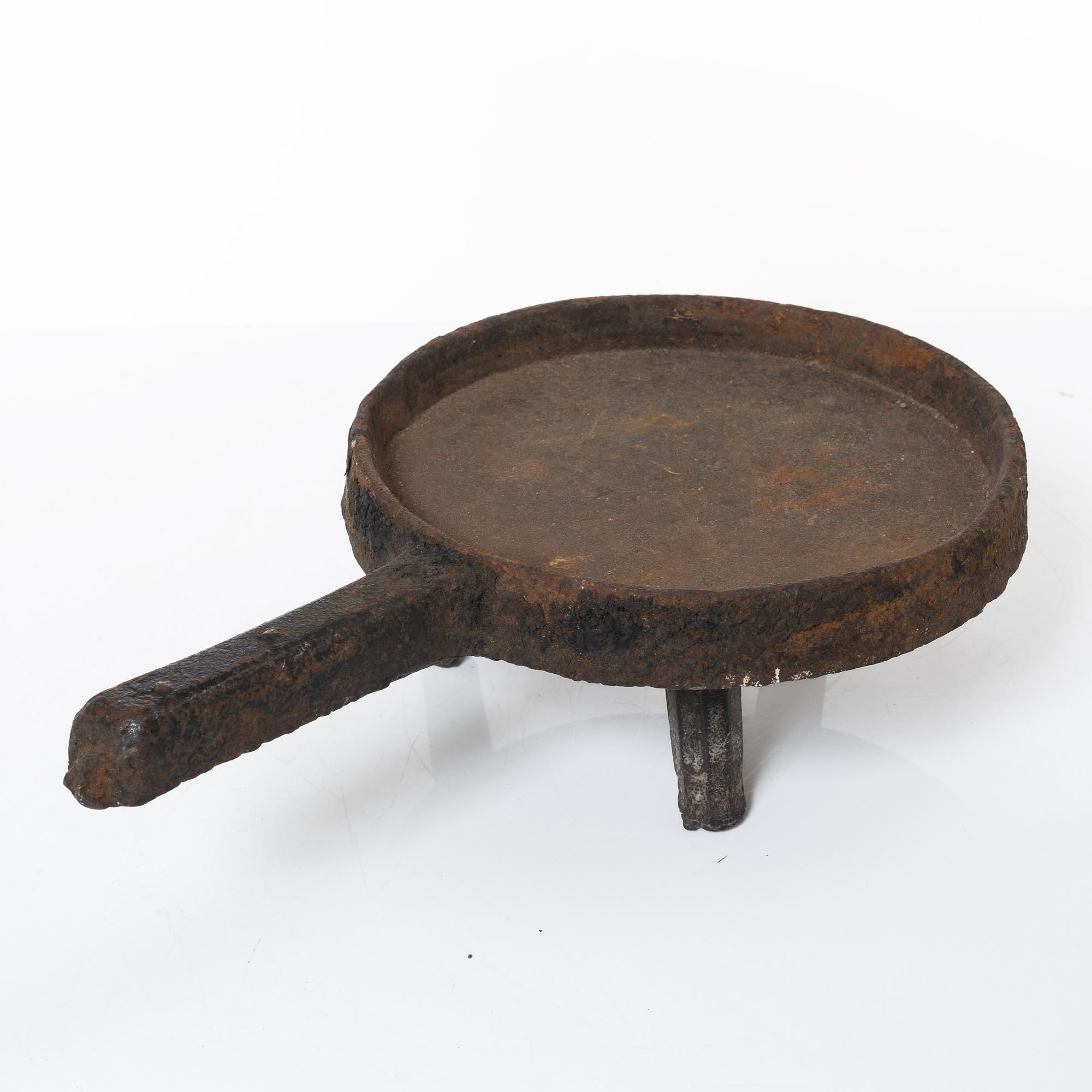 Gryta och stekpanna med trefot, 1700- / 1800-tal.