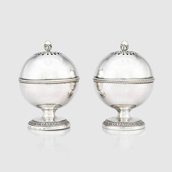 A pair of early 19th Century silver soap boxes, marks of Christian Andreas Jantzen, St Peterburg 1830.