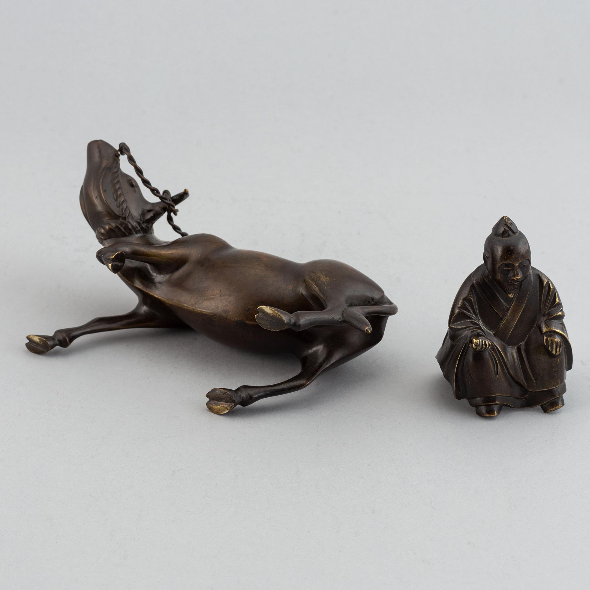 A Chinese bronze sculpture, 20th century.