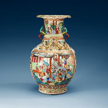1494. A Canton famille rose vase, Qing dynasty, 19th Century.