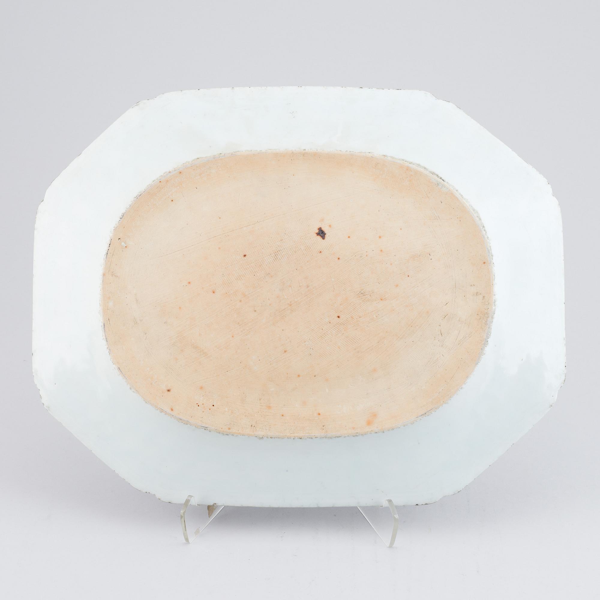 A Chinese blue and white porcelain dish Qing dynasty, Qianlong (1736-1795).