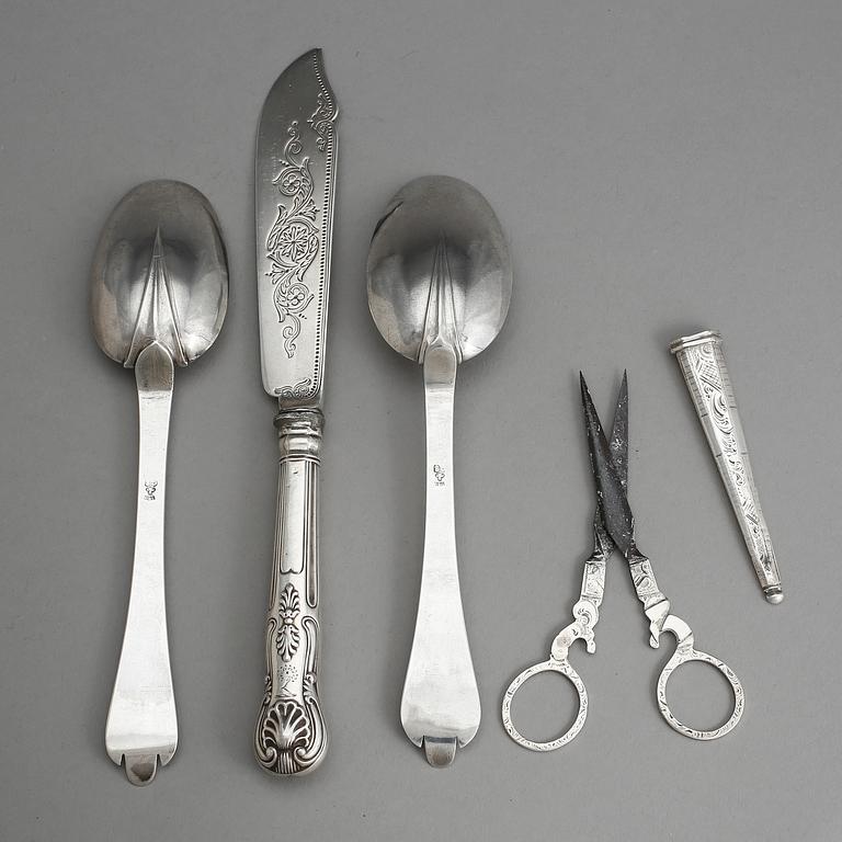 RÅTTSVANSSKEDAR, SAX samt PASTEJKNIV, silver, 1700/1800-tal. Tot vikt 162 gram.