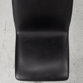 Arne Jacobsen, a pair of 'Oxford Chairs', Fritz Hansen, Denmark.