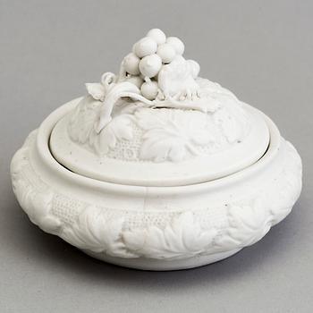 FIVE PARIAN TOILETTE BOXES, Gustafsberg ca 1900.