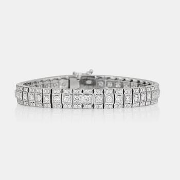 A brilliant-cut diamond bracelet.  Total carat weight circa 6.35cts.