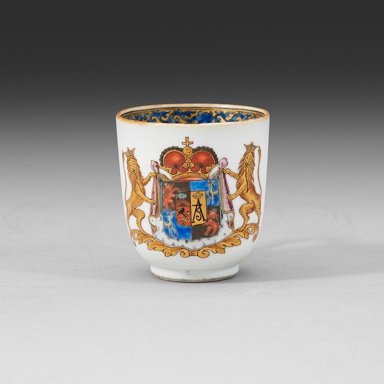 KOPP, vapenporslin. Qingdynastin, Qianlong (1736-95).