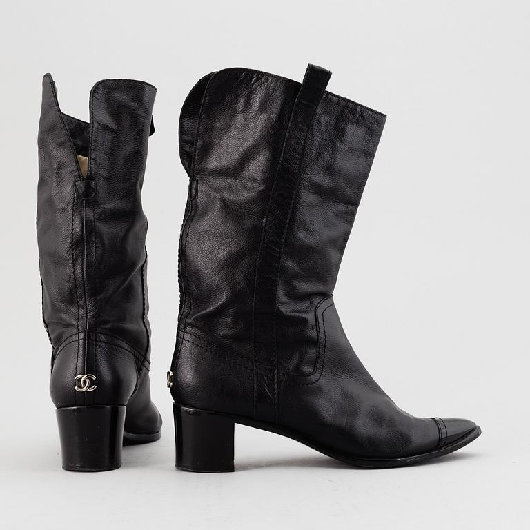 CHANEL, a pair of leather boots, size 40.