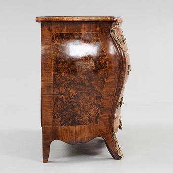 BYRÅ, av Jacob Sjölin (mästare i Köping och Kungsör 1767-1785). Rokoko.