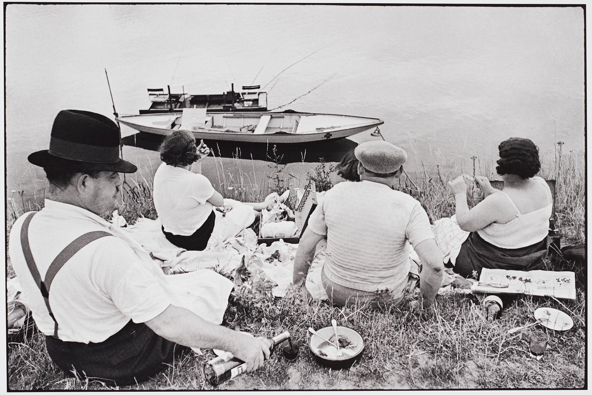 Henri Cartier-Bresson, "On the Banks of the Marne, Paris", 1938.