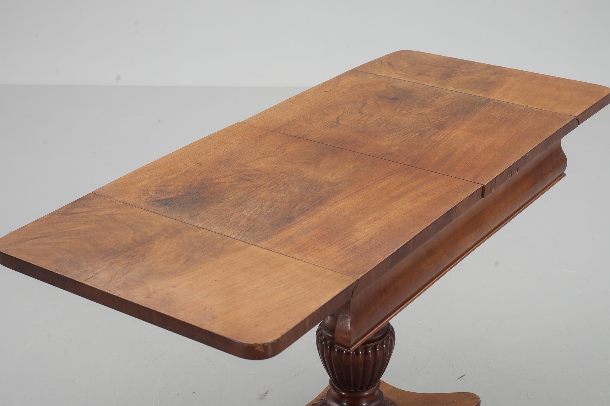 KLAFFBORD, empire, Ryssland. 1800-talets första hälft.