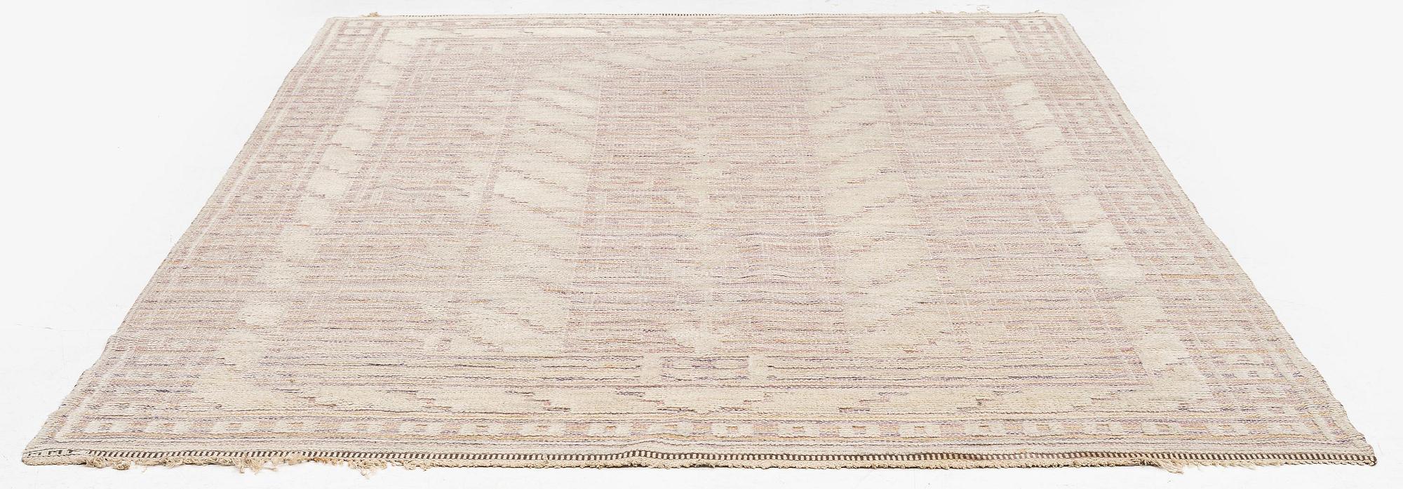 Märta Måås-Fjetterström, matta, 'Vita spetsporten' (variant), knotted pile in relief, c. 303 x 210 cm, signerad MMF.