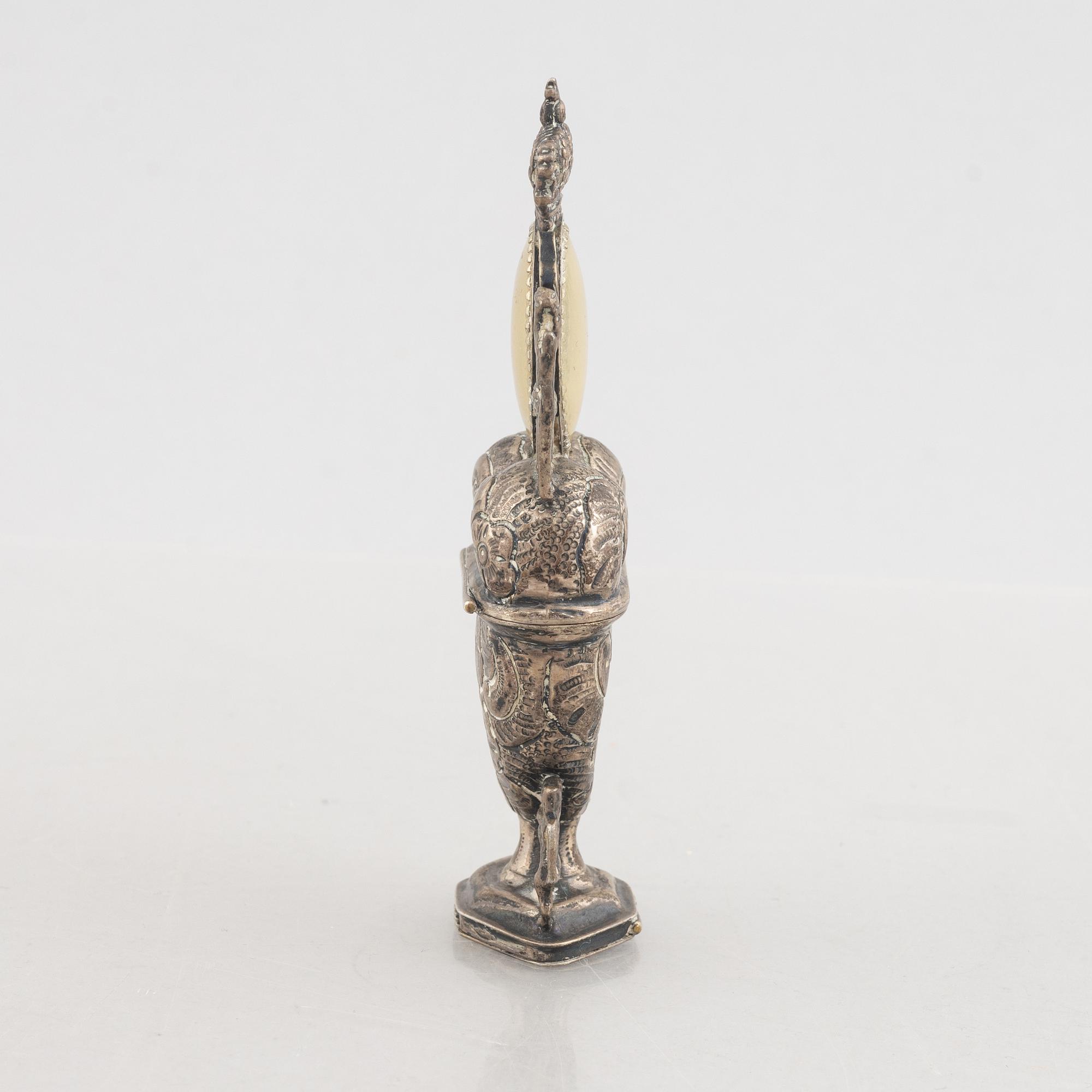 Dosa, troligen låghaltigt silver, fantasistämplar, 1800-tal.
