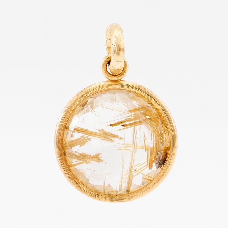 Ole Lynggaard, pendant in 18K gold with checkerboard-cut rutilated quartz.