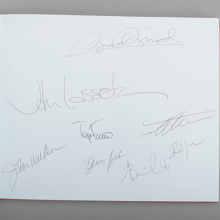 FILMBÖCKER MED AUTOGRAFER, 3 st, bla sign av Roy Disney och Brad Bird.
