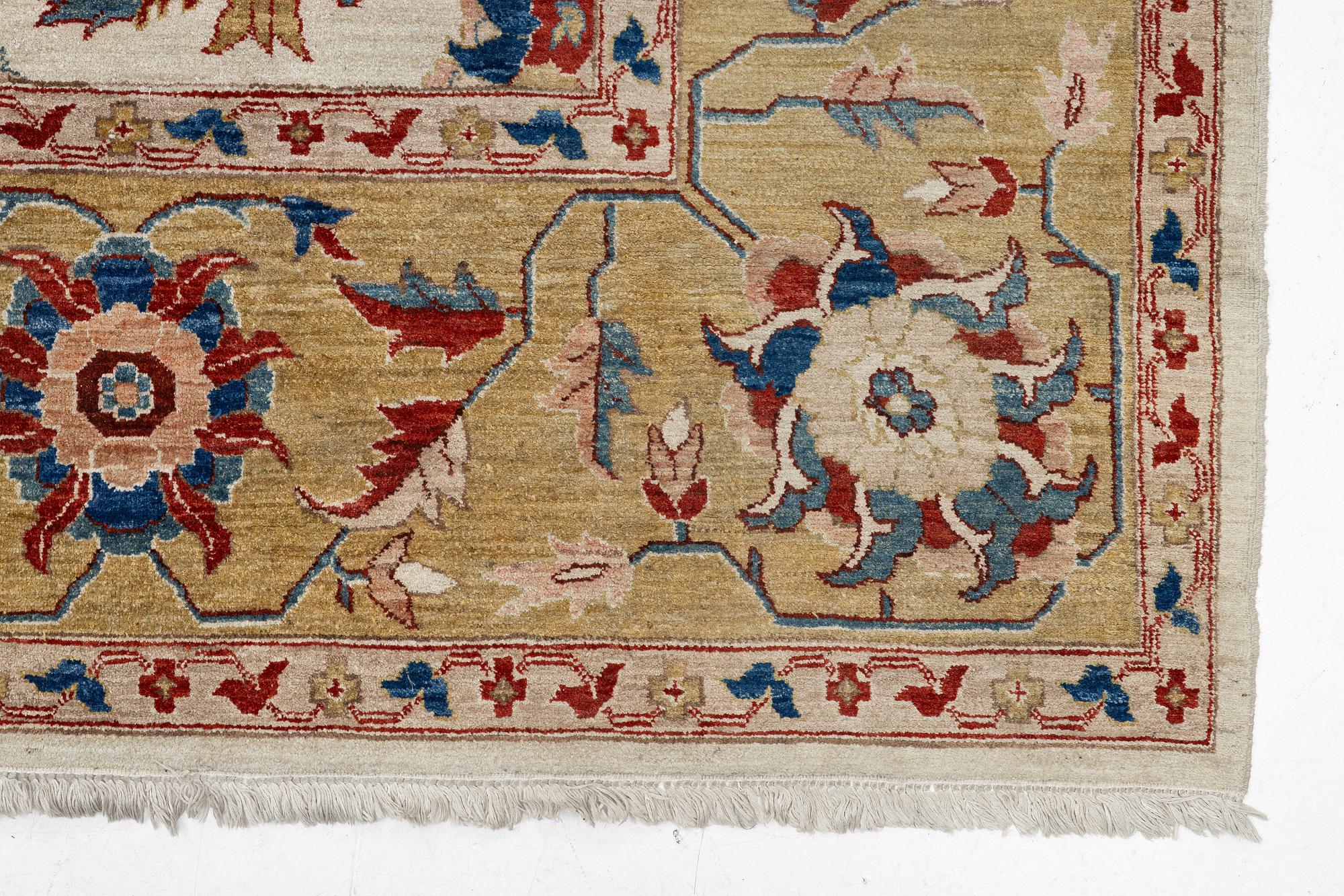 Ziegler Mahal carpet, modern, approx. 390 x 300 cm.