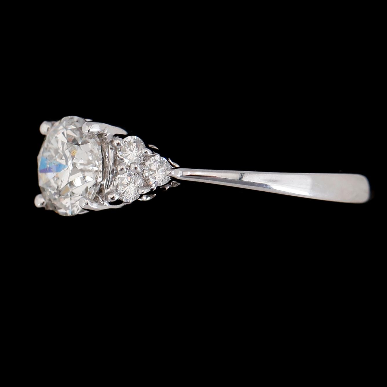 RING, 18K vitguld, briljantslipade diamanter tot ca 1.10 ct.