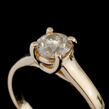 RING, 14k med briljantslipad diamant, ca 0.90 ct, 2000-tal. Vikt 4 g.