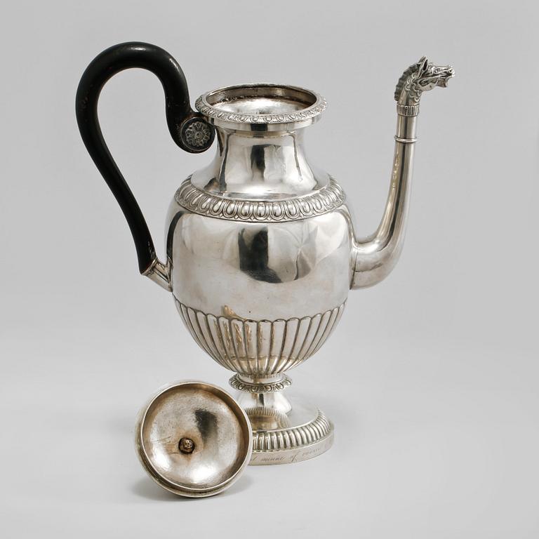 KAFFEKANNA, silver, Carl Petter Lampa, Stockholm, empire,  1830, vikt 998 gram.