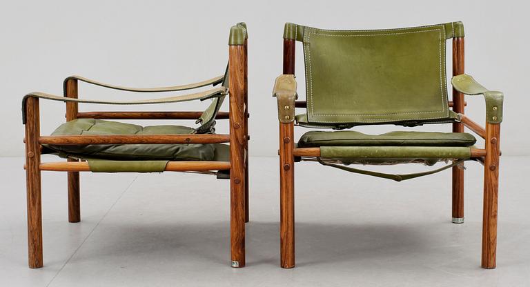 FÅTÖLJER OCH MELLANBORD, ett par. "Sirocco", Arne Norell, modellen formgiven 1964.