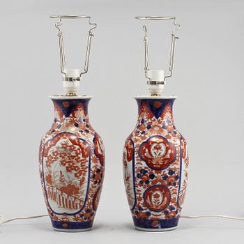 BORDSLAMPOR, ett par, porslin, Kina, 1900-tals första hälft.
