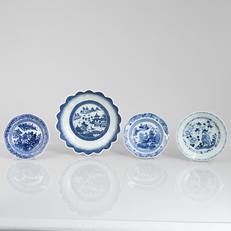 A blue and white export porcelain bowl and three berry plates, China, 18th-19th century.