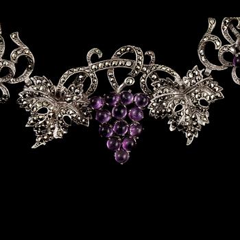 COLLIER, silver samt troligtvis cabochonslipade ametister samt markasiter, importstämplat. Vikt 31 g.