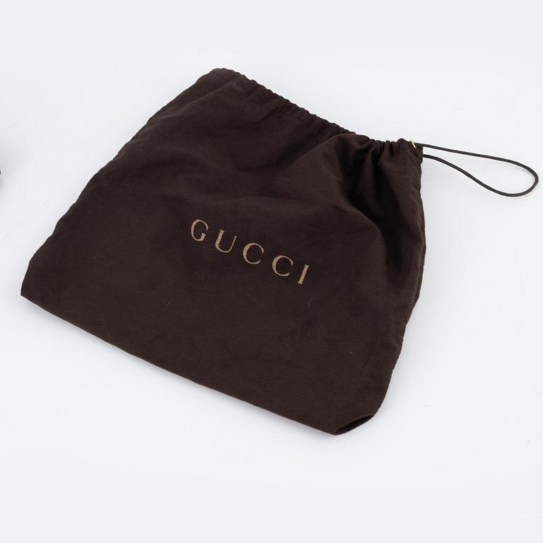 Gucci, clutch.