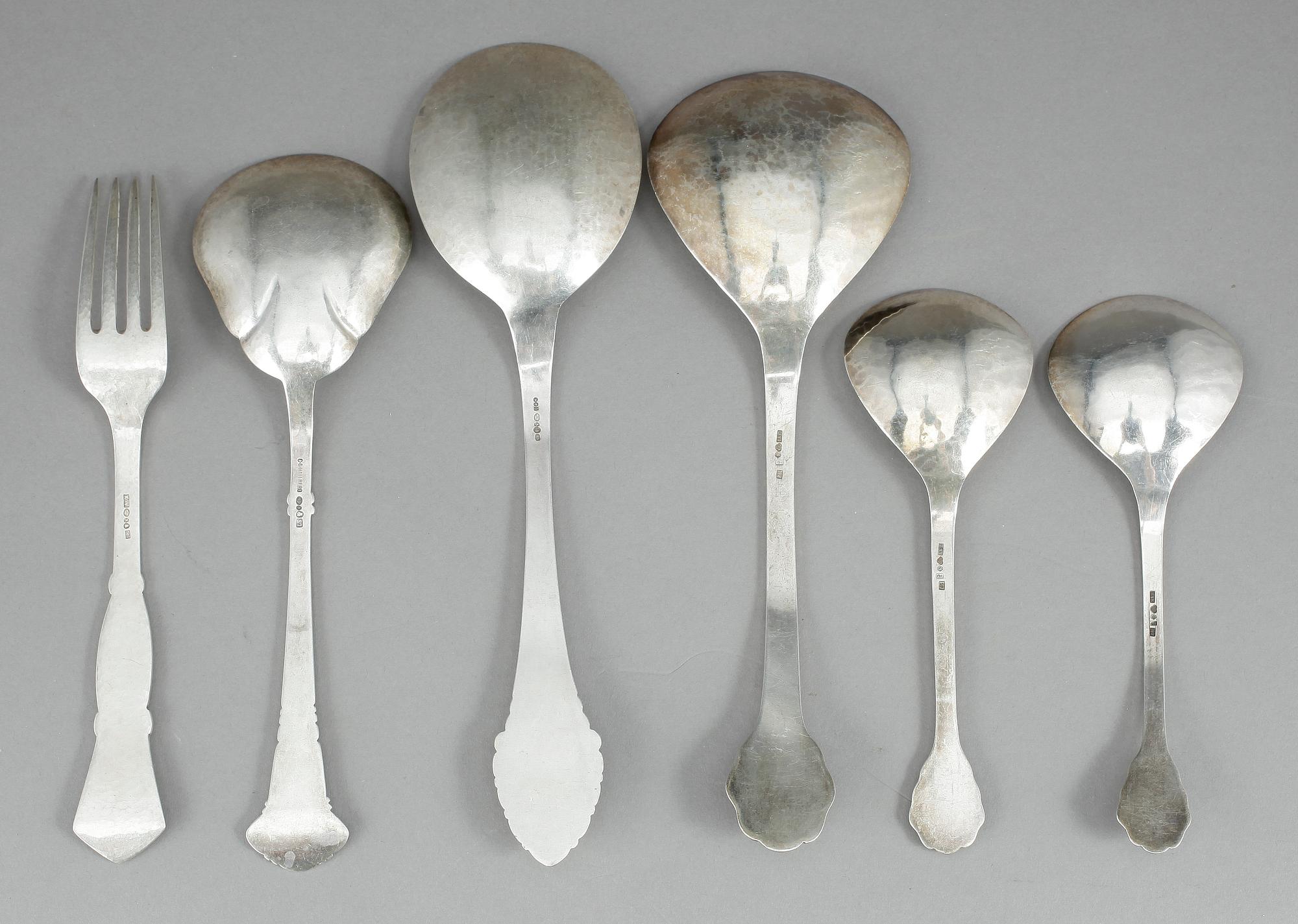 PARTI SILVERBESTICK, 6 delar, bl.a Erlandssons Silvervarufabriks, Kristianstad, 1927. Total vikt ca 355 gram.