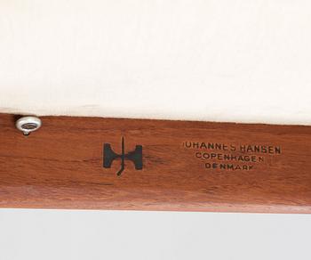 HANS J WEGNER, "The Chair", ett par, Johannes Hansen, Danmark, 1950-60-tal.