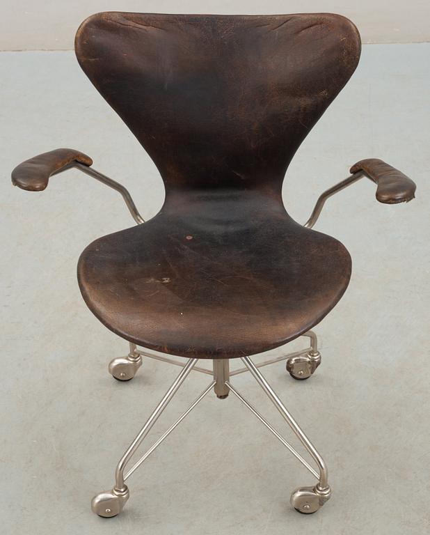 An Arne Jacobsen black leather 'Series Seven' Swivel Chair, Fritz Hansen, Denmark 1950-60's.