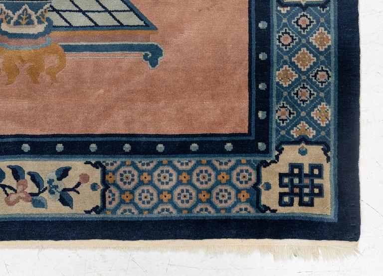 A Chinese rug, approx. 130 x 200 cm.