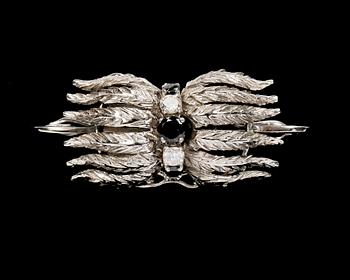 COLLIERLÅS, 14k vitguld med briljantslipade diamanter och blå safirer.