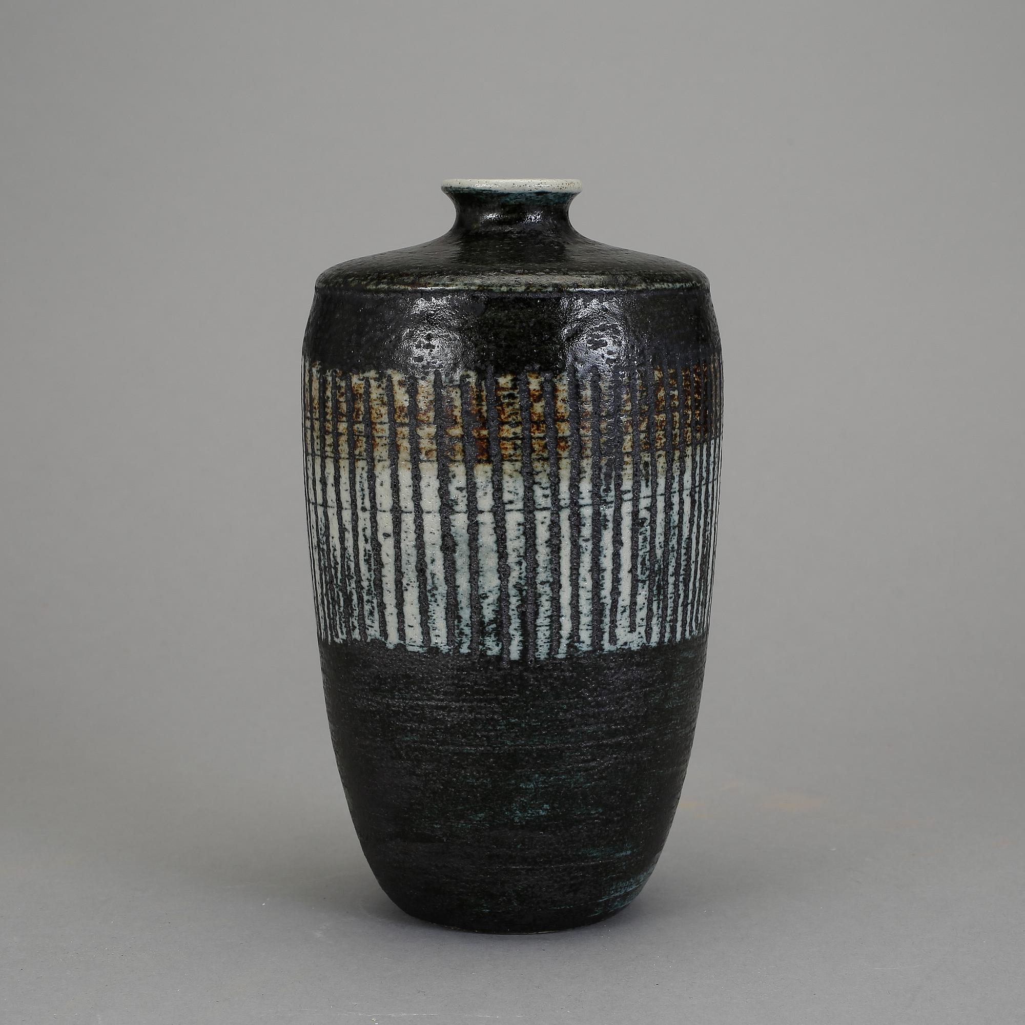 VAS, chamotterat stengods, Anders Bruno Liljefors, Gustavsberg studio 1952.