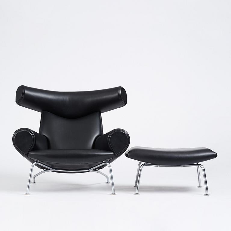 Hans J. Wegner, "Ox Chair", EJ-100, fåtölj samt fotpall, Erik Jørgensen, Danmark, efter 1961.