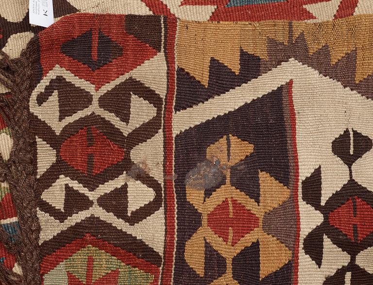 ANTIQUE ANATOLIAN KILIM, possibly Mut (south of Konya). 290,5 x 118 cm.
