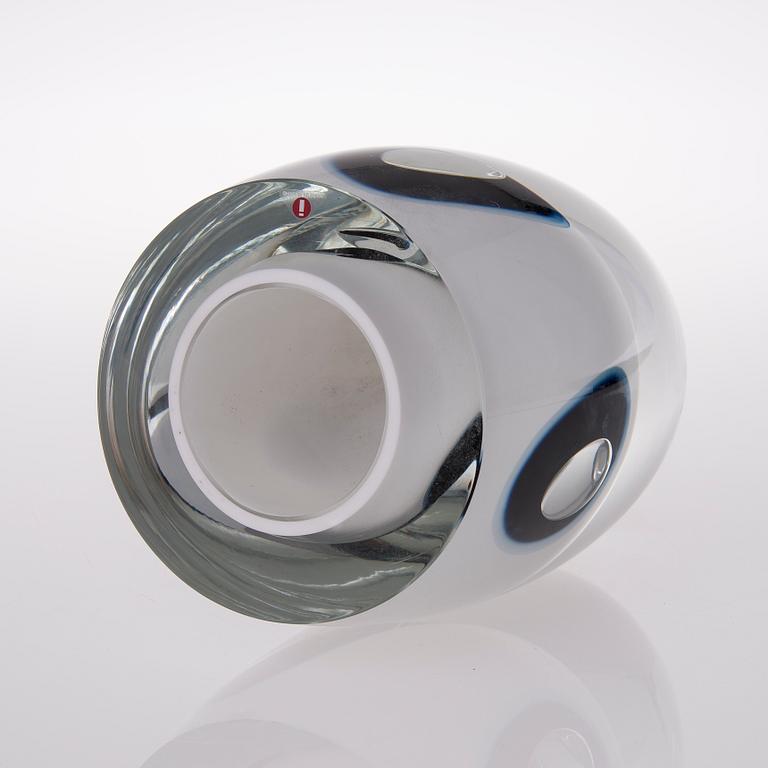 A Claritas vase, signed Timo Sarpaneva Iittala 1985 C152.