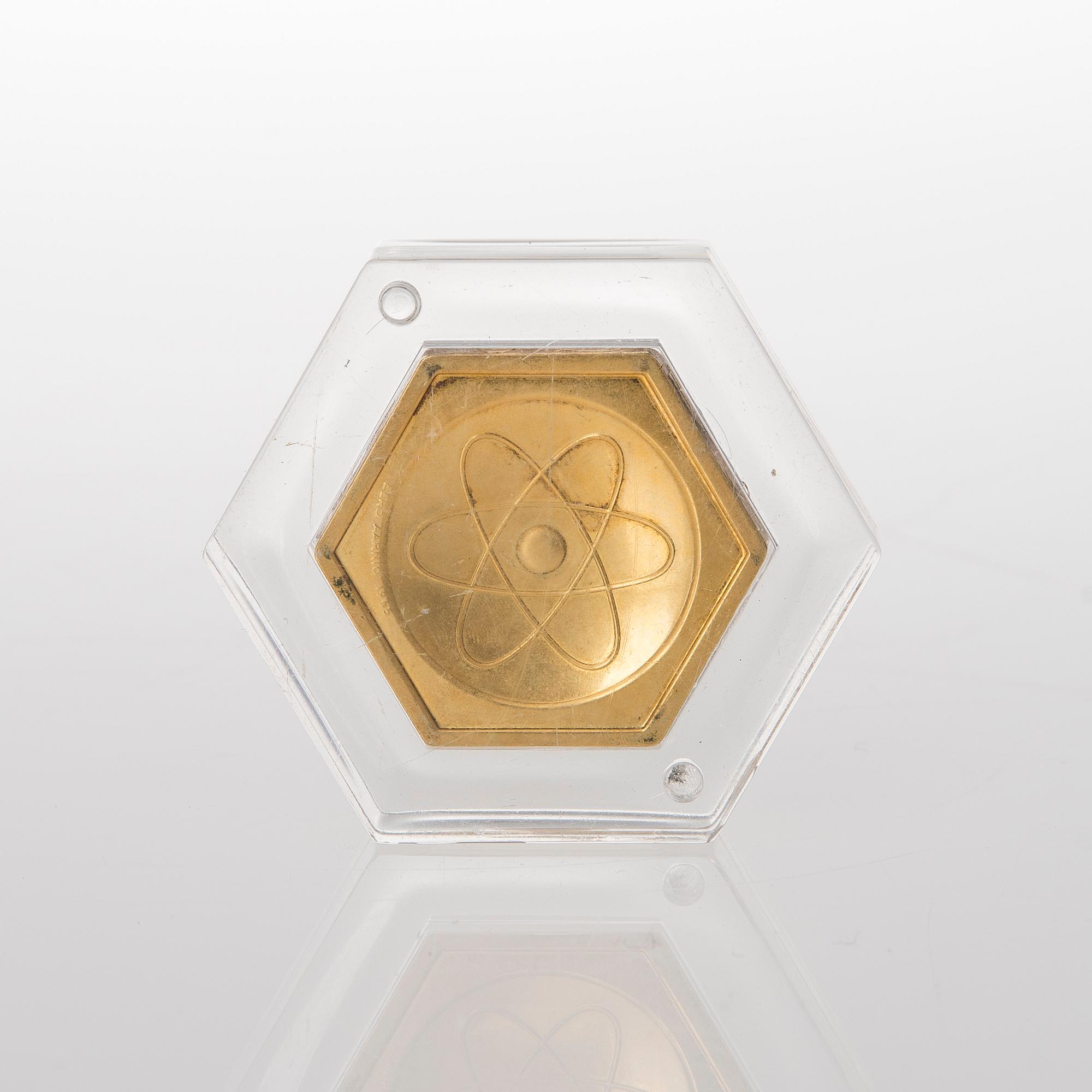 MITALI, design Eero Aarnio, kullattua hopeaa. Kultateollisuus 1968.