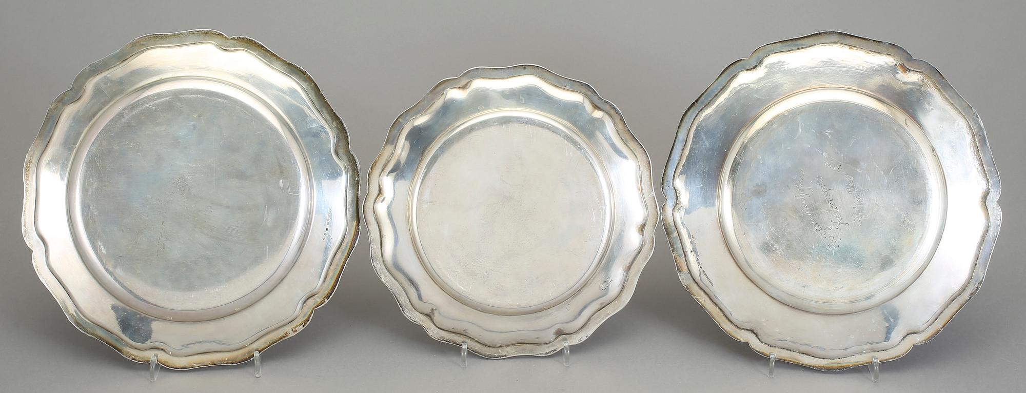 FAT 2 st SAMT 5 TALLRIKAR, silver, bla CG Hallberg, 1902-12. Vikt ca 2500 gram.