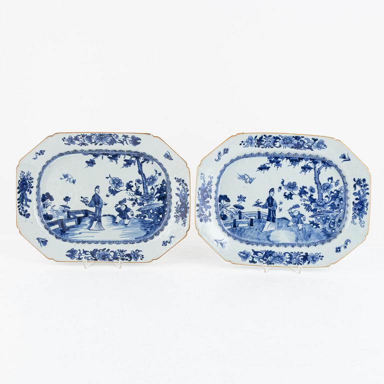 A pair of Chinese blue and white porcelain chargers, Qing Dynasty, Qianlong (1736-95).
