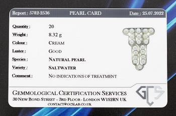 A brooch in 18K white gold set with natural pearls.