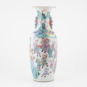 A large Chinese famille rose vase, late Qing dynasty.