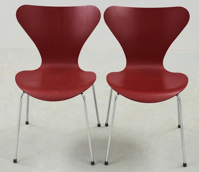 STOLAR, ett par, "Sjuan", Arne Jacobsen, Fritz Hansen.