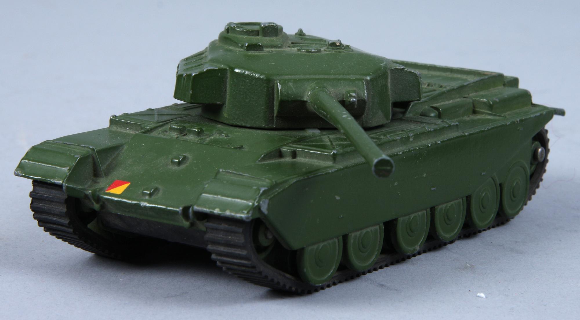 LEKSAKSBILAR, 3 st, Dinky Toys, England. 1900-tal.