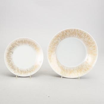 Raymand Loewy, a 56 pcs porcelain dinner service, Rosenthal, Tyskland.